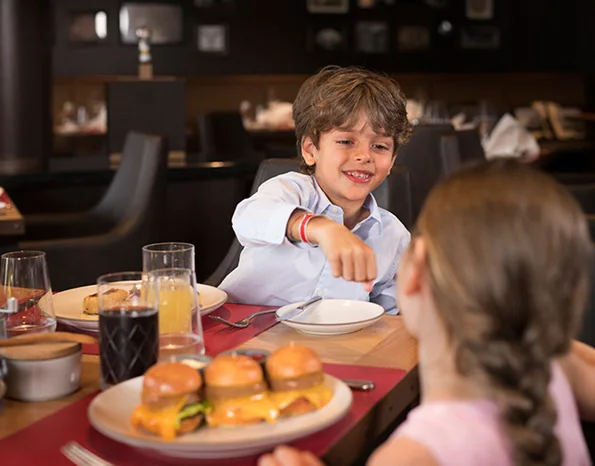 happy-dinners-msc-cruises